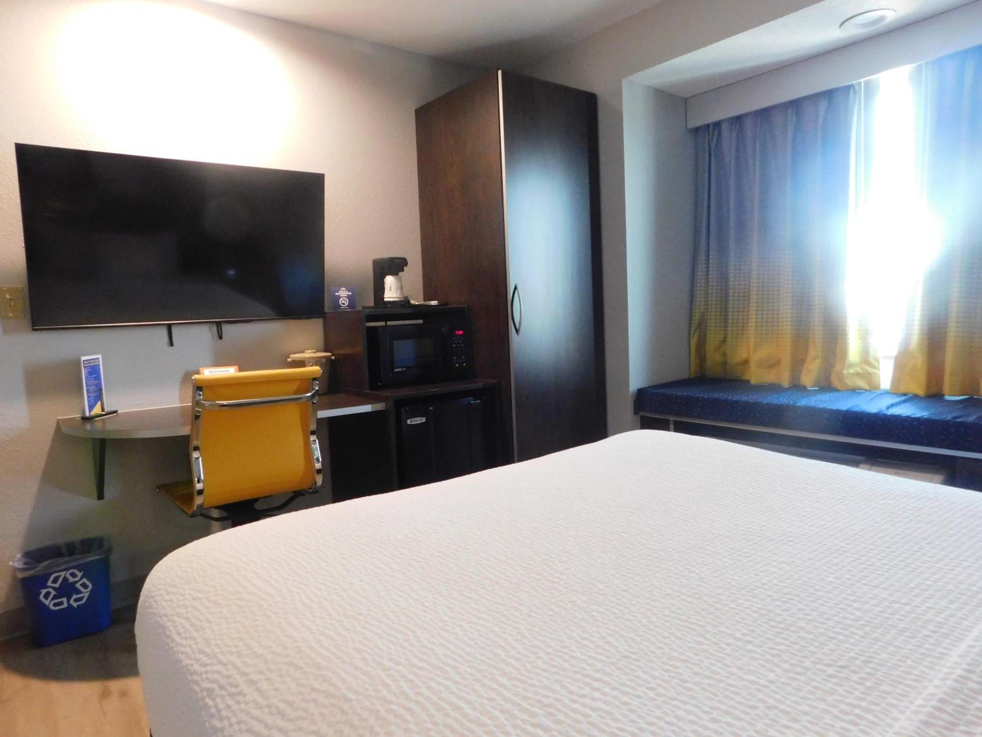 Microtel Inn & Suites By Wyndham Wheeling At The Highlands Triadelphia Εξωτερικό φωτογραφία