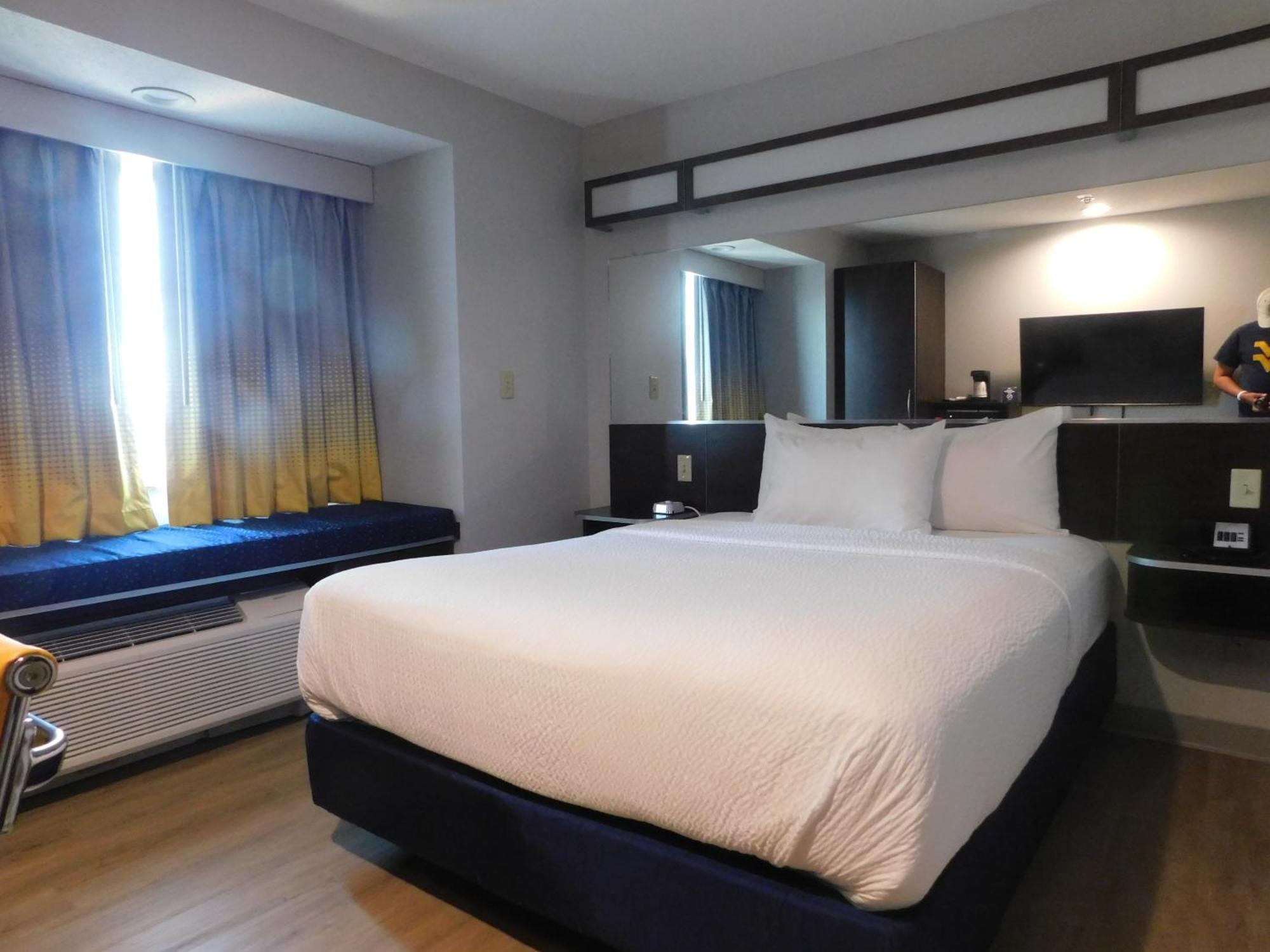 Microtel Inn & Suites By Wyndham Wheeling At The Highlands Triadelphia Εξωτερικό φωτογραφία