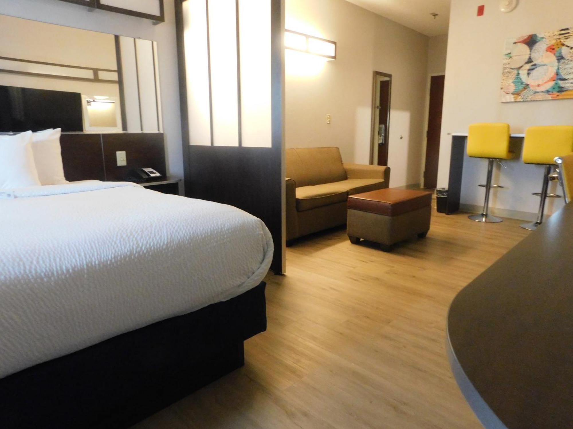 Microtel Inn & Suites By Wyndham Wheeling At The Highlands Triadelphia Εξωτερικό φωτογραφία