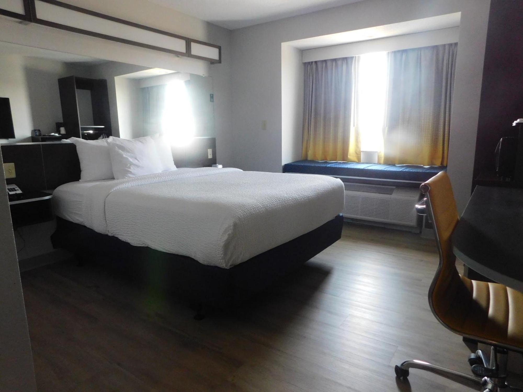 Microtel Inn & Suites By Wyndham Wheeling At The Highlands Triadelphia Εξωτερικό φωτογραφία