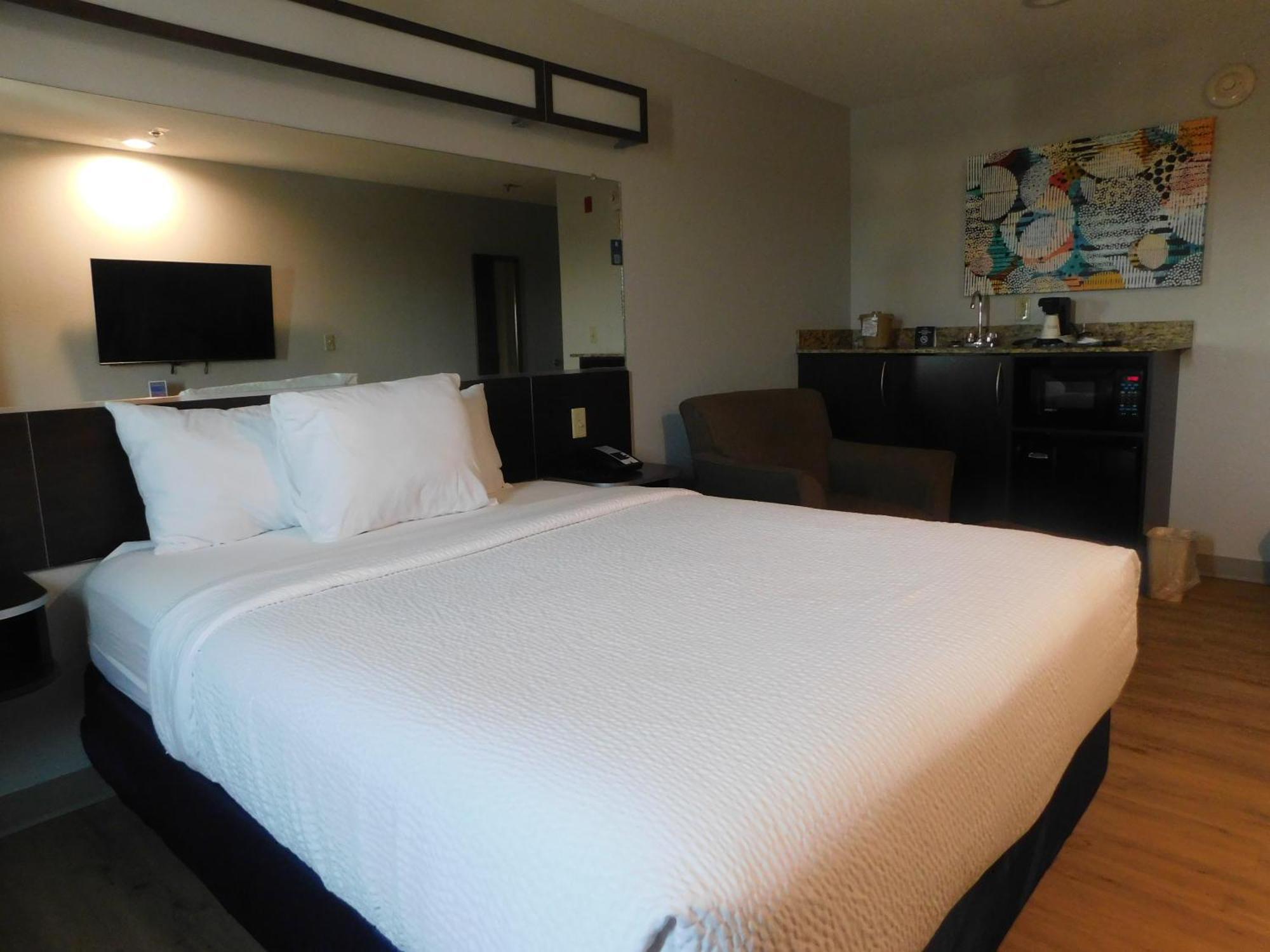 Microtel Inn & Suites By Wyndham Wheeling At The Highlands Triadelphia Εξωτερικό φωτογραφία