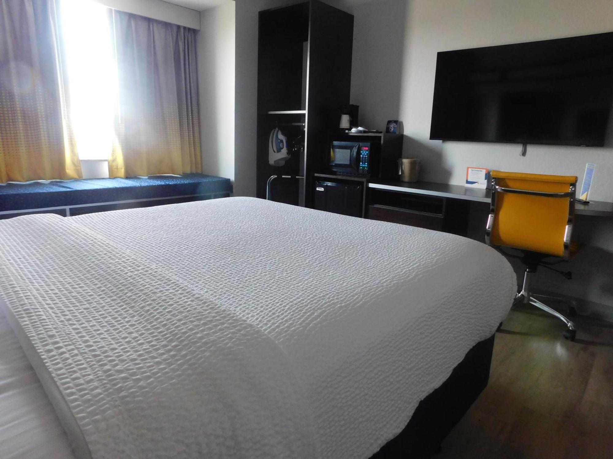Microtel Inn & Suites By Wyndham Wheeling At The Highlands Triadelphia Εξωτερικό φωτογραφία