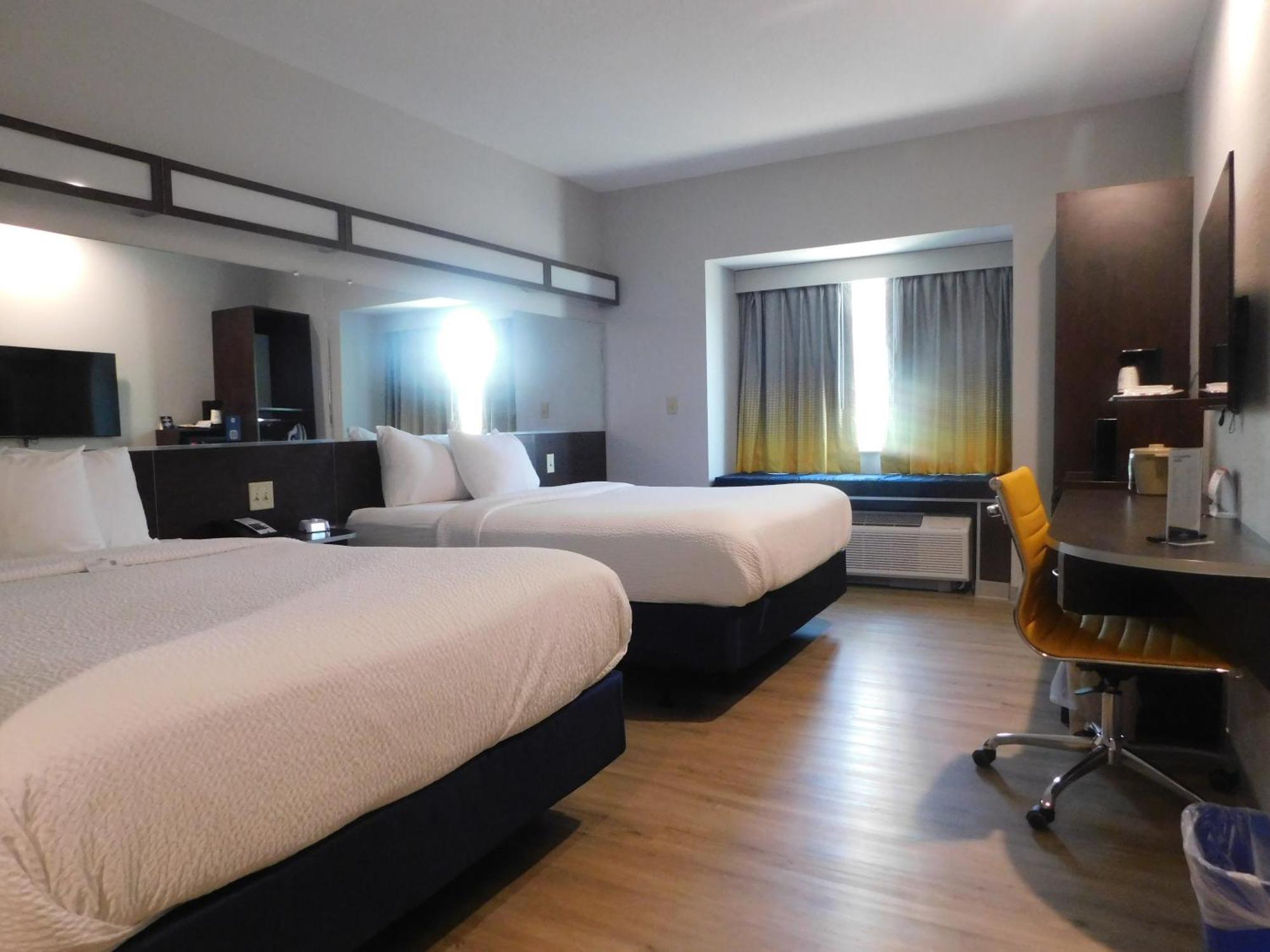 Microtel Inn & Suites By Wyndham Wheeling At The Highlands Triadelphia Εξωτερικό φωτογραφία