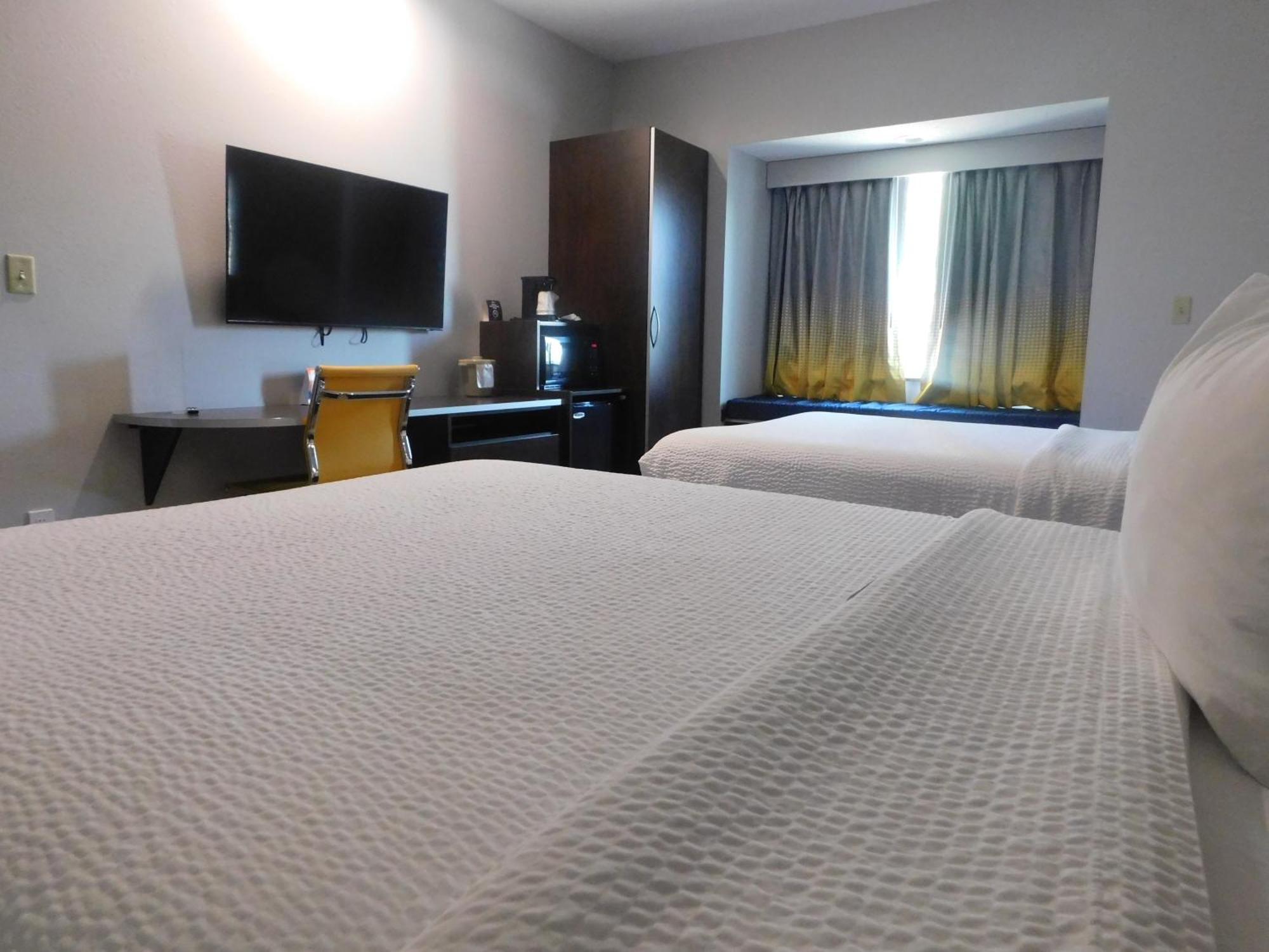 Microtel Inn & Suites By Wyndham Wheeling At The Highlands Triadelphia Εξωτερικό φωτογραφία
