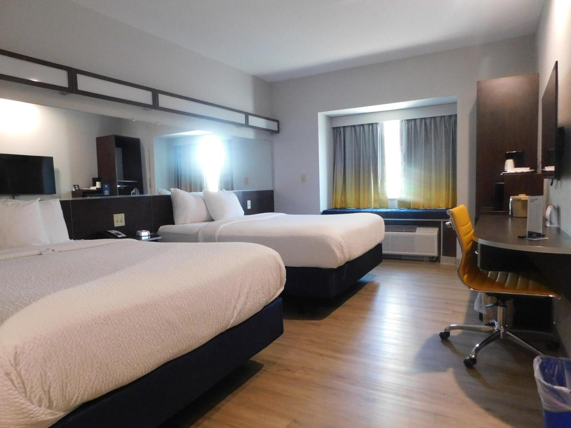Microtel Inn & Suites By Wyndham Wheeling At The Highlands Triadelphia Εξωτερικό φωτογραφία