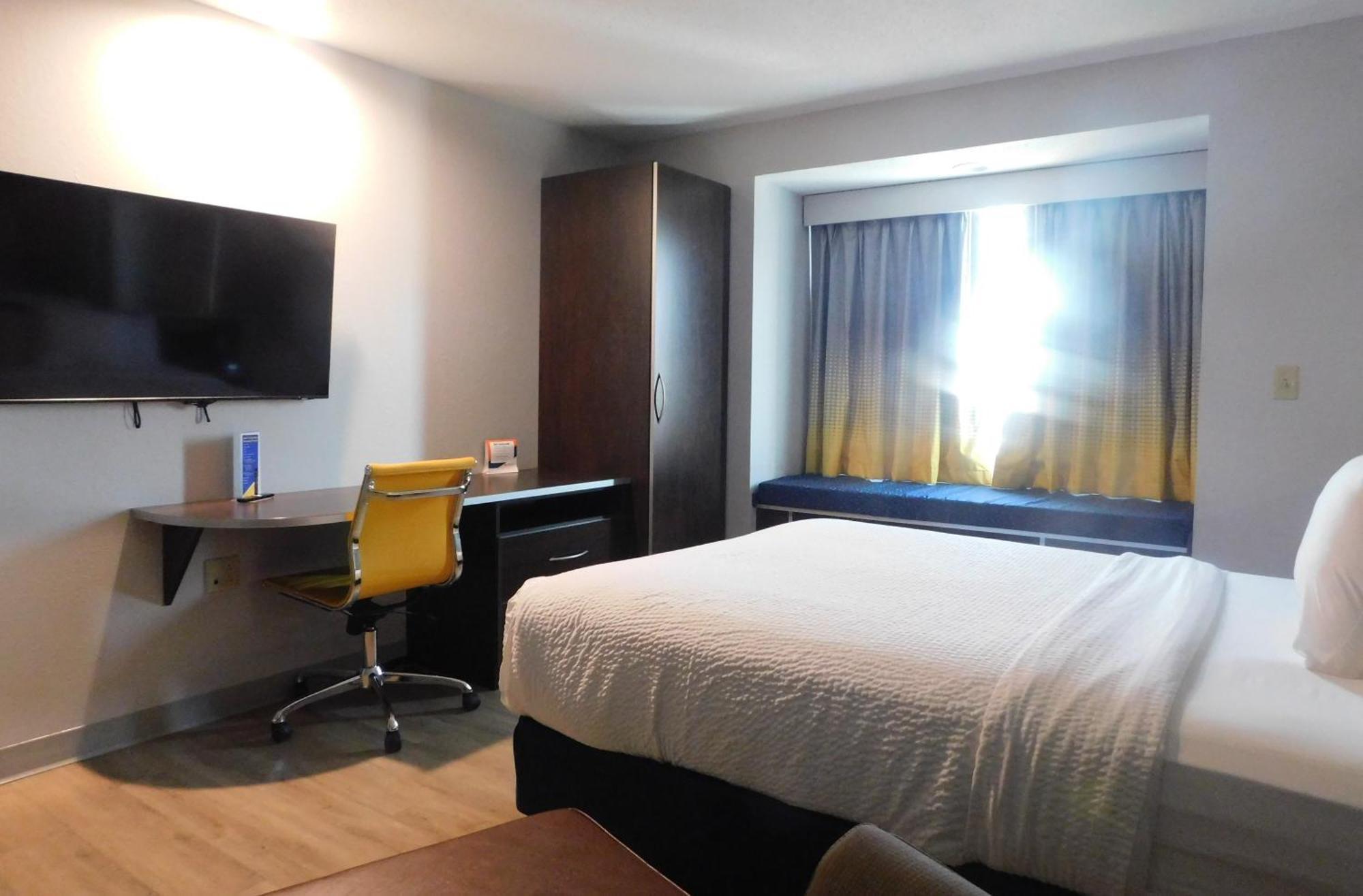 Microtel Inn & Suites By Wyndham Wheeling At The Highlands Triadelphia Εξωτερικό φωτογραφία