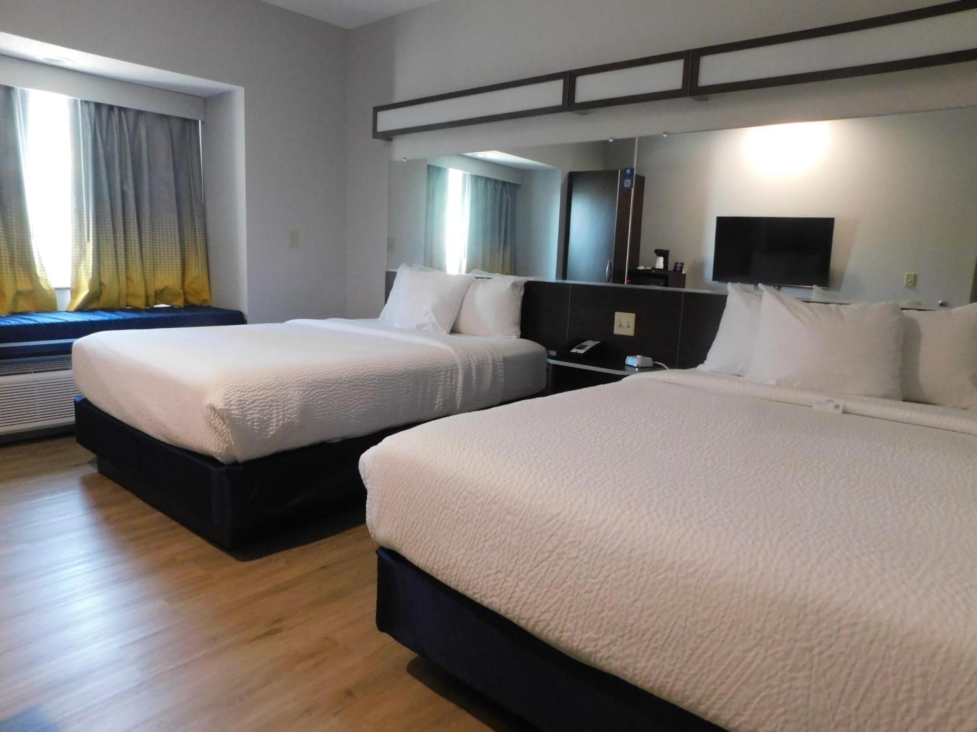 Microtel Inn & Suites By Wyndham Wheeling At The Highlands Triadelphia Εξωτερικό φωτογραφία