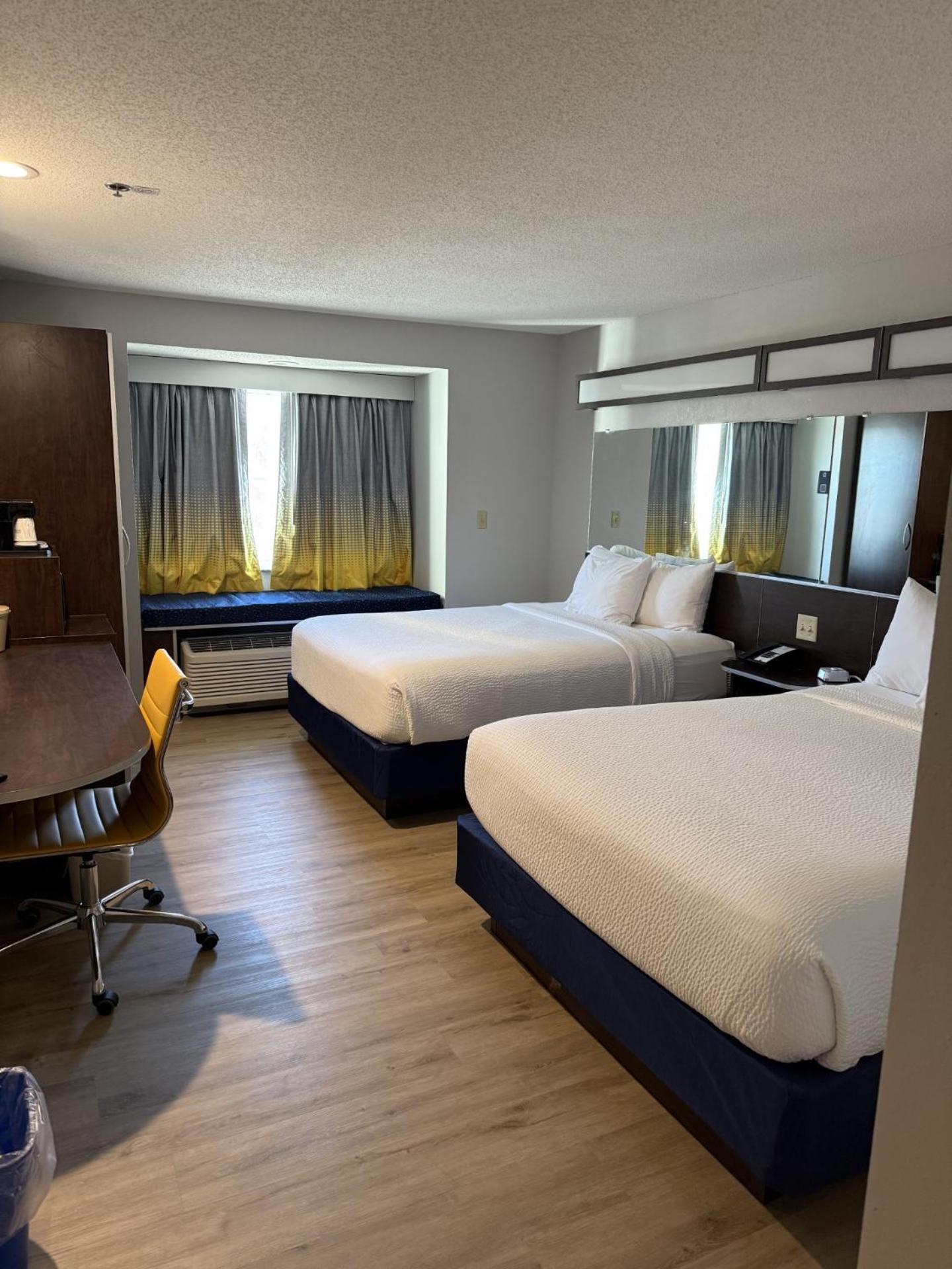 Microtel Inn & Suites By Wyndham Wheeling At The Highlands Triadelphia Εξωτερικό φωτογραφία