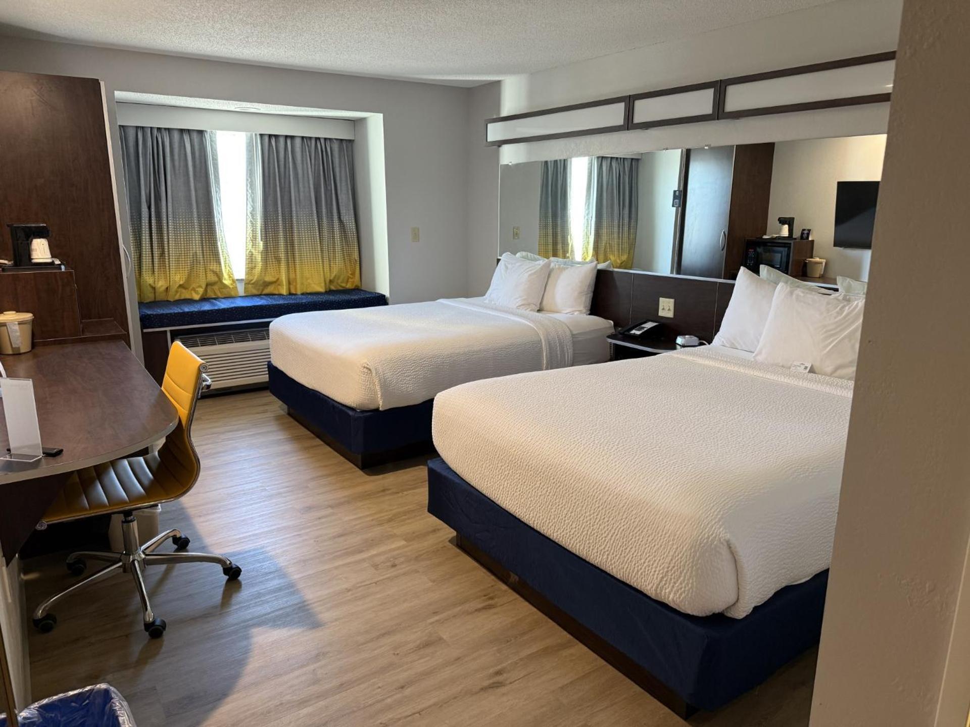 Microtel Inn & Suites By Wyndham Wheeling At The Highlands Triadelphia Εξωτερικό φωτογραφία