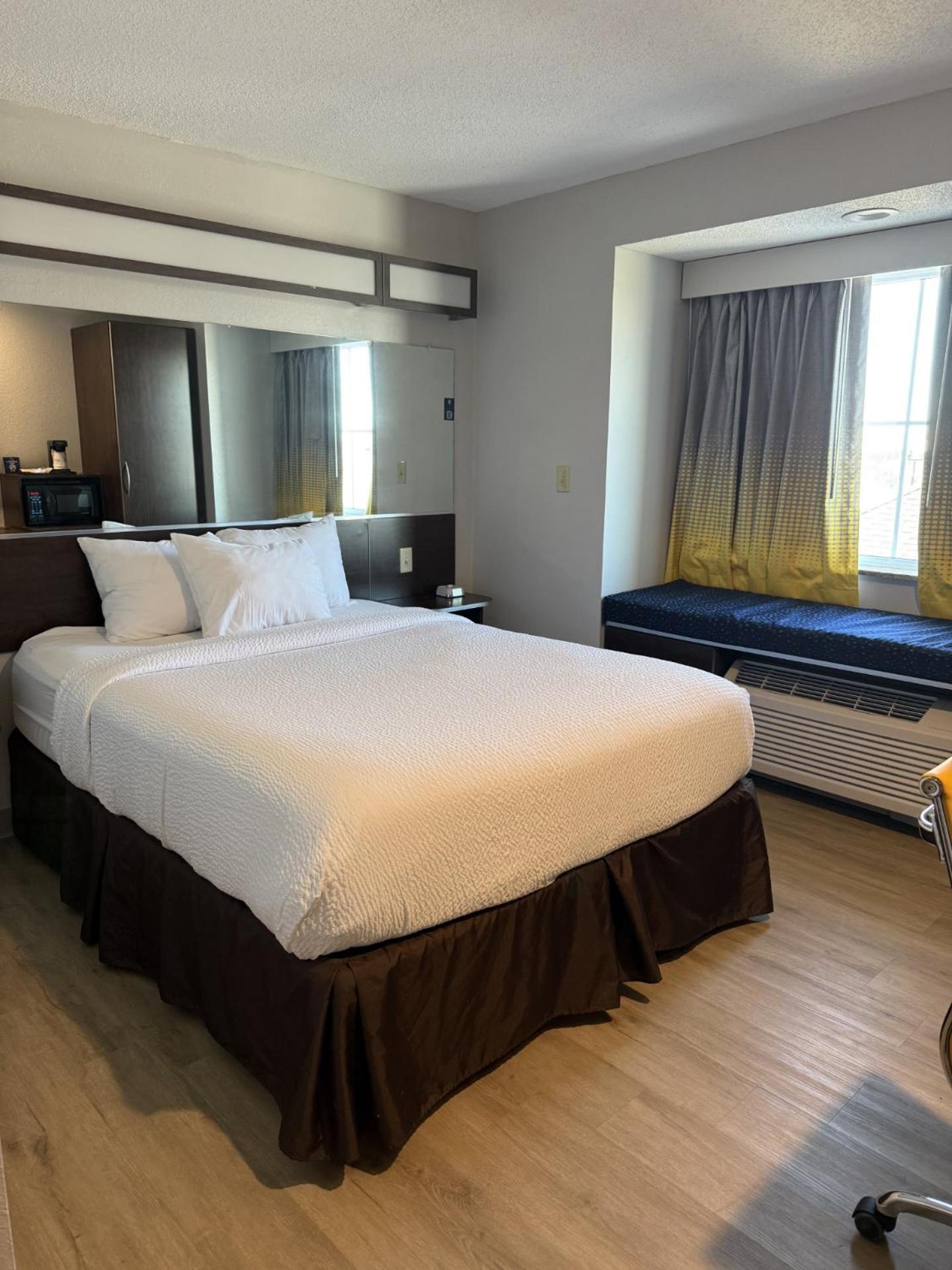 Microtel Inn & Suites By Wyndham Wheeling At The Highlands Triadelphia Εξωτερικό φωτογραφία