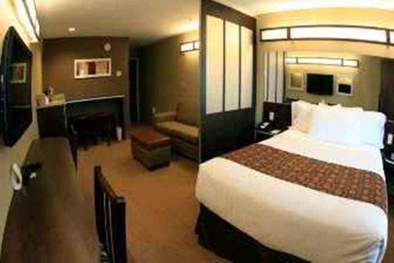 Microtel Inn & Suites By Wyndham Wheeling At The Highlands Triadelphia Εξωτερικό φωτογραφία